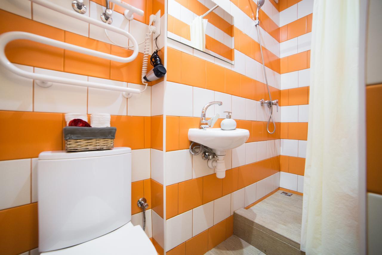 Mini Economy Apartments- Filatova 10 Lviv Exteriör bild