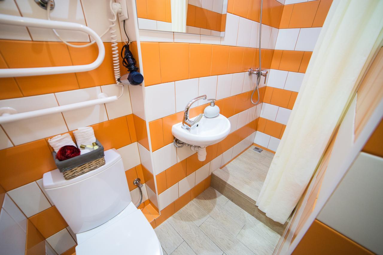 Mini Economy Apartments- Filatova 10 Lviv Exteriör bild