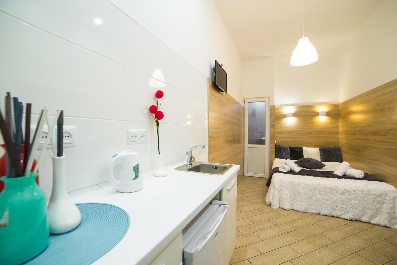 Mini Economy Apartments- Filatova 10 Lviv Exteriör bild